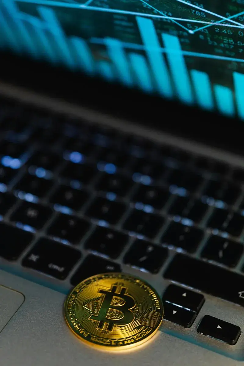 Jak grać w kryptowaluty: proste kroki, strategie i bezpieczeństwo dla początkujących